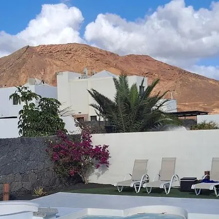 فيلة Alba Deluxe & Pool *