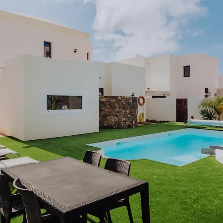 Alba Deluxe & Pool فيلة بلايا بلانكا